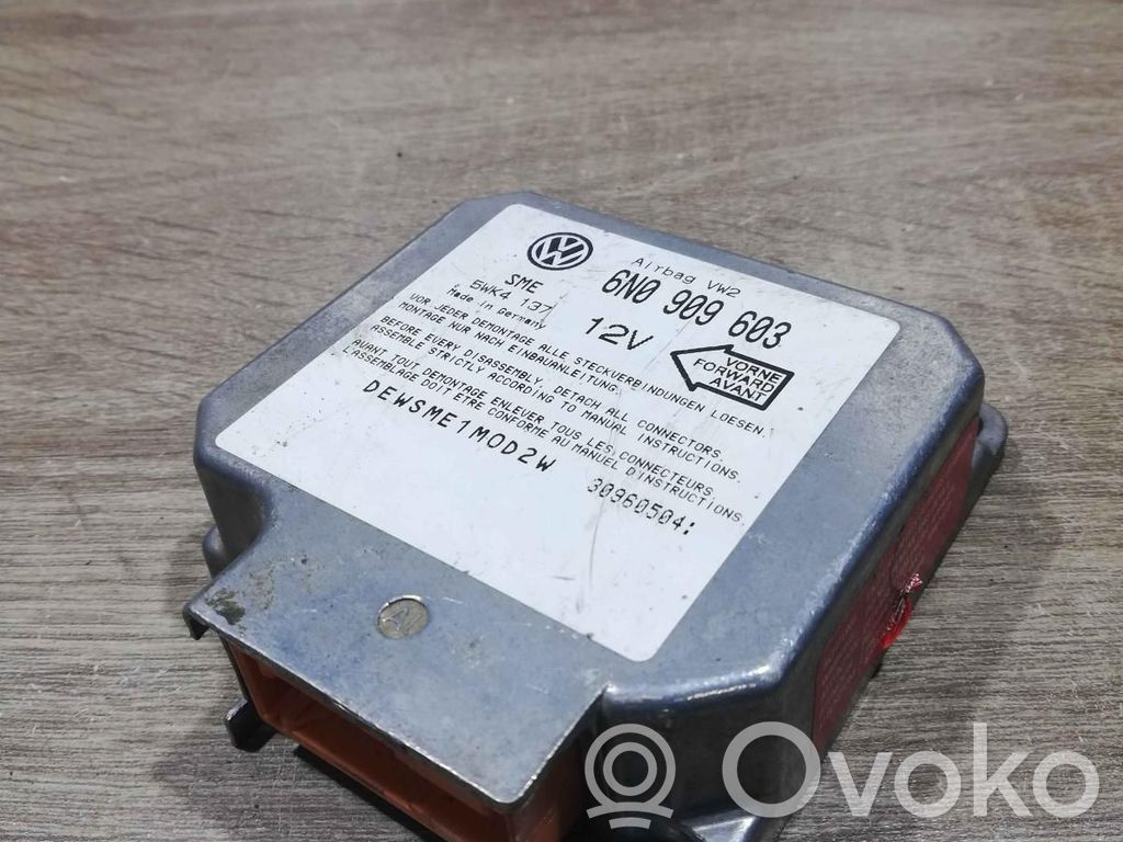 Volkswagen PASSAT B4 Unitate/modul de comandă airbaguri 