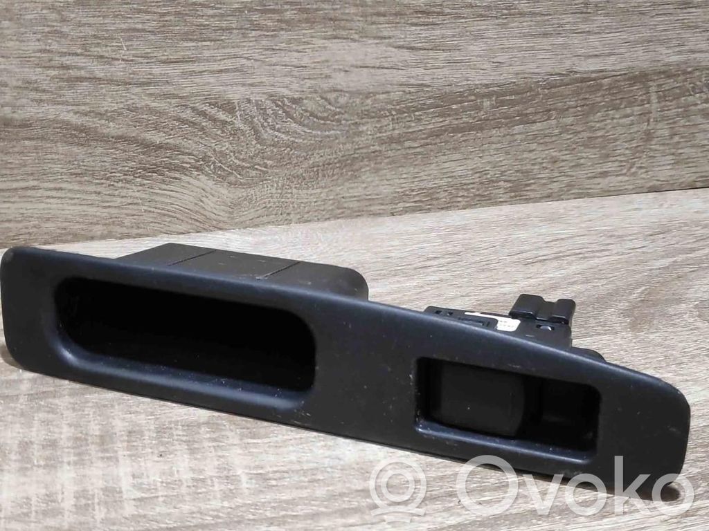 Nissan Qashqai Klamka drzwi tylnych 