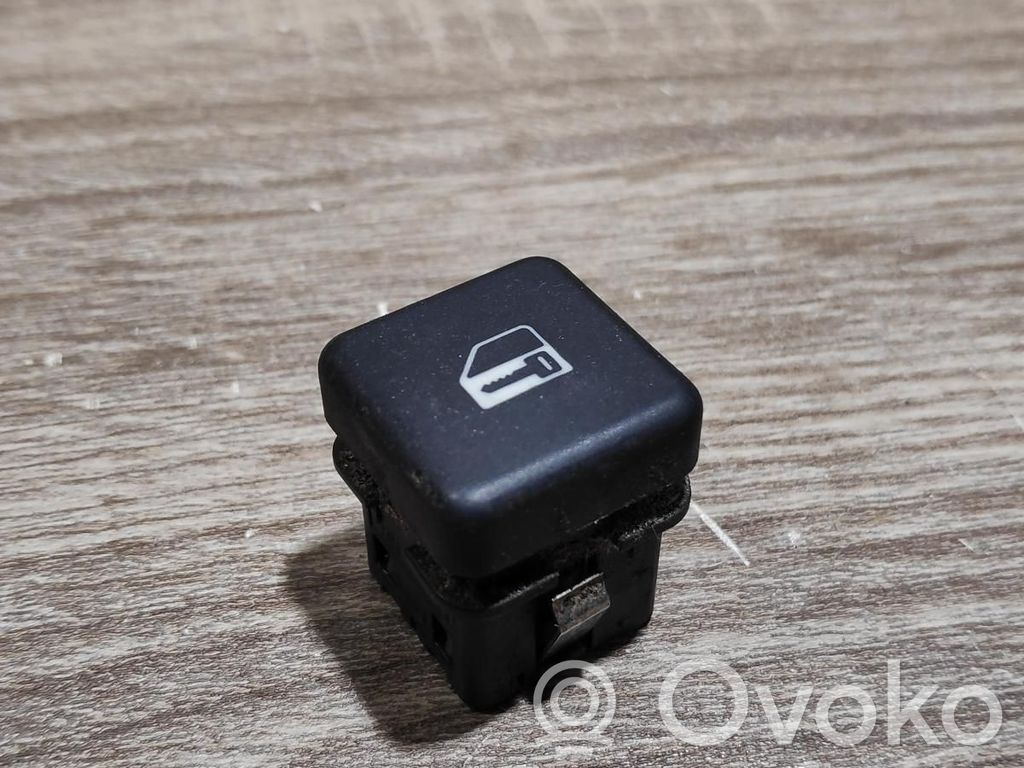 Central locking switch button   8360828
