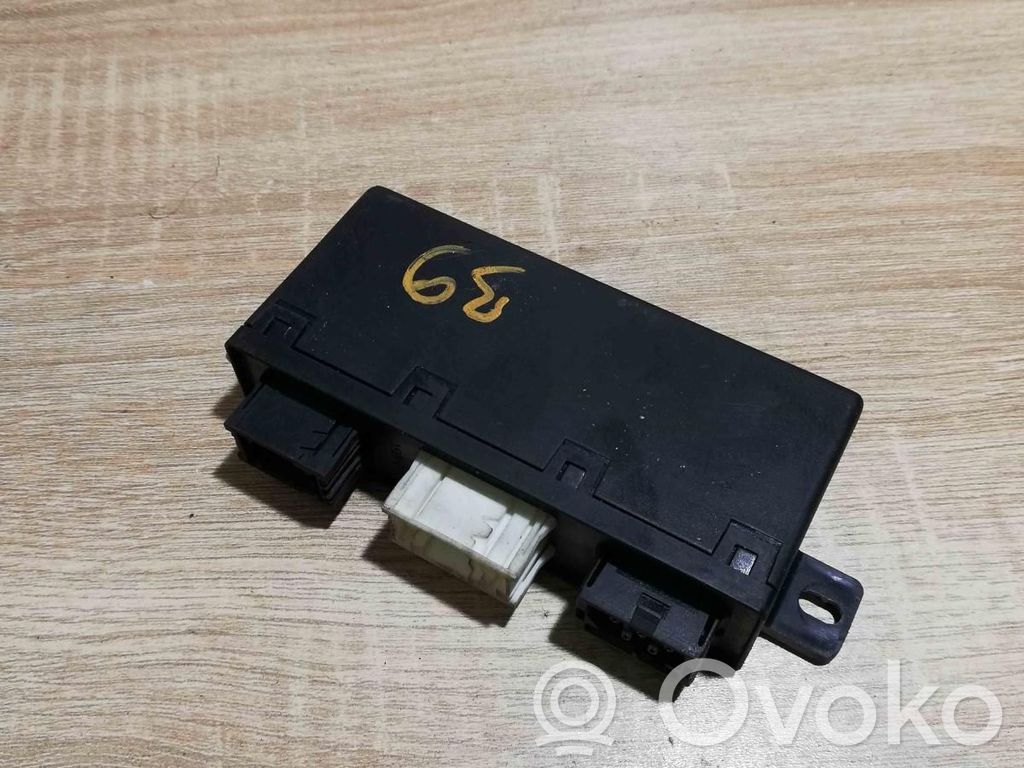 Unité de commande module de porte   8377601