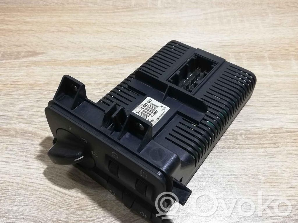 Light switch   6907947