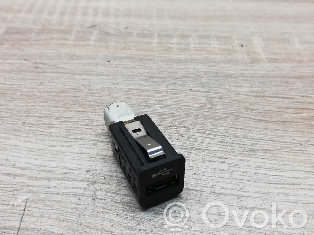 Enchufe conector USB   9167196