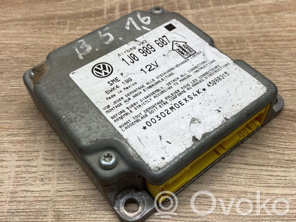 Volkswagen PASSAT B5 Centralina/modulo airbag 