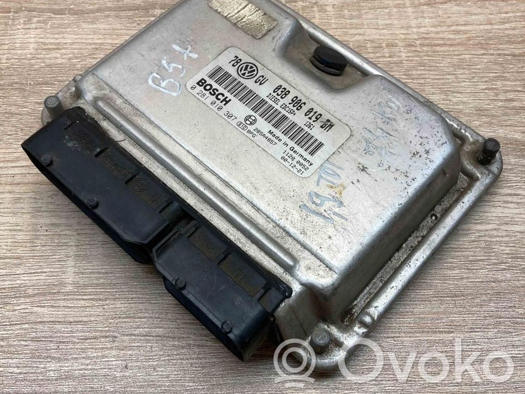 Volkswagen PASSAT B5.5 Centralina/modulo motore ECU 
