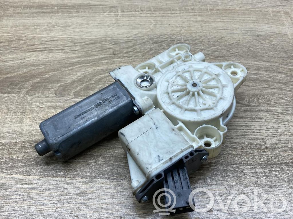 Toyota Avensis T250 Motorino alzacristalli della portiera anteriore