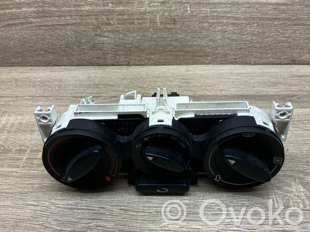 Unitate control climatizare   8L0819045A