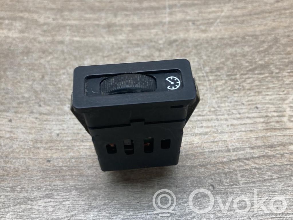 BMW 5 E34 Interruttore di regolazione dell’illuminazione del quadro 