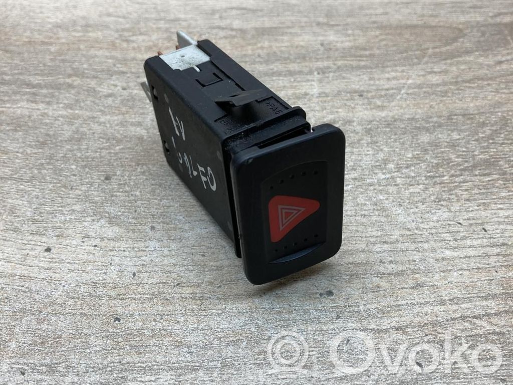 Volkswagen Golf IV Interruttore luci di emergenza