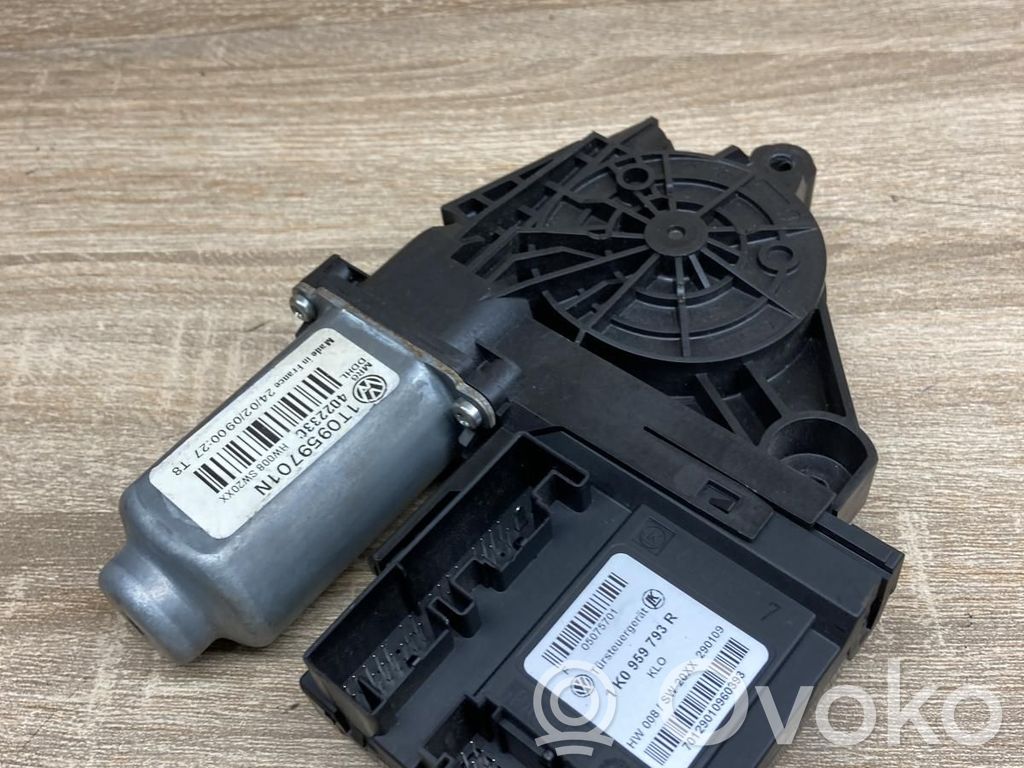 Volkswagen Touran I Silnik regulatora szyby drzwi przednich 