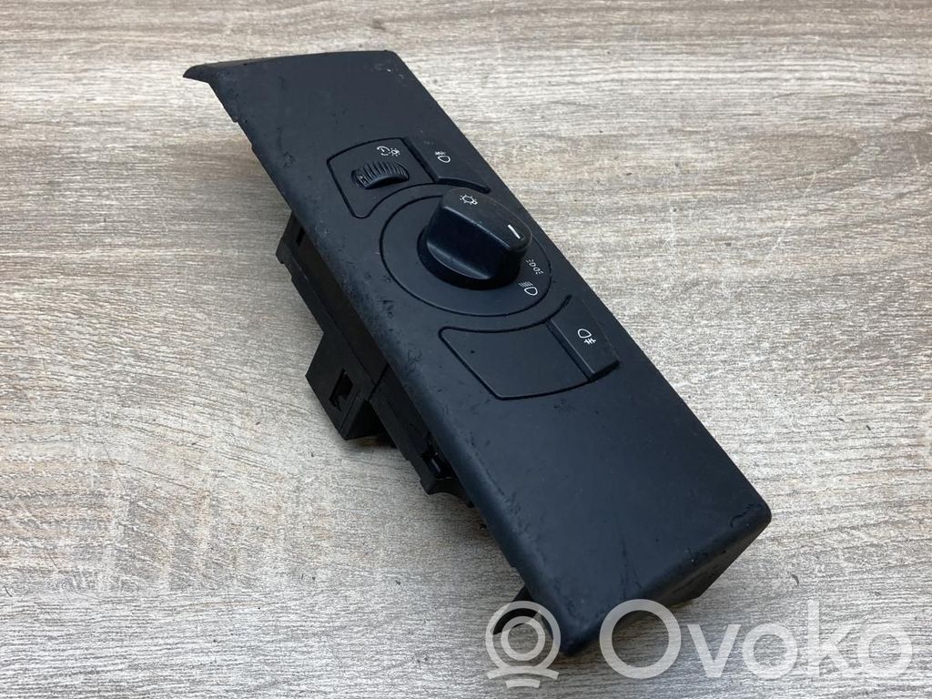 Light switch   6953735,013365