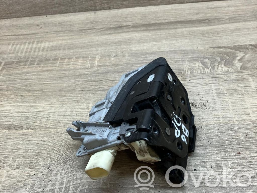 Volkswagen PASSAT B6 Serratura portiera anteriore