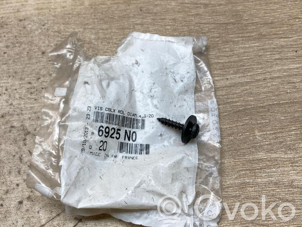 Mutterit/pultit   6925N0