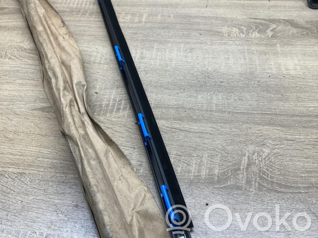MG ZS Listwa / Uszczelka szyby drzwi tylnych samochodów dostawczych