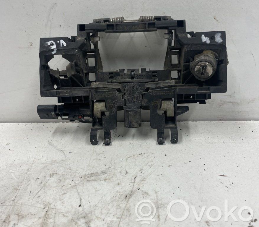 Etuoven ulkokahva   4E1837885M,4E2837886M,4E0839885M