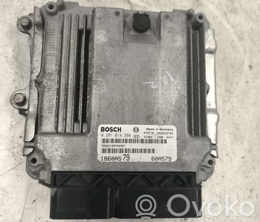 Unidad de control/módulo del motor   0281014586,60A579