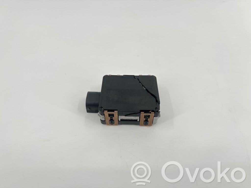 Volkswagen PASSAT B8 Sensor de radar Distronic 