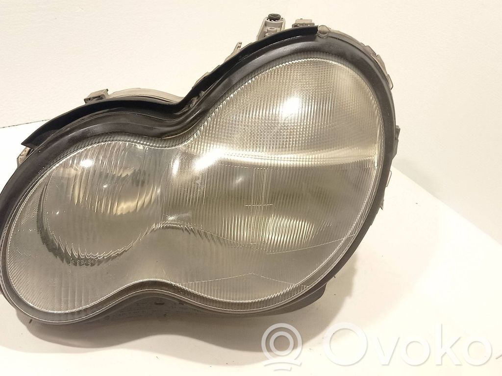 Mercedes-Benz C W203 Lampa przednia 