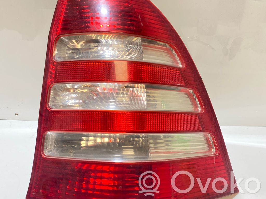 Mercedes-Benz C W203 Lampă spate în caroserie 