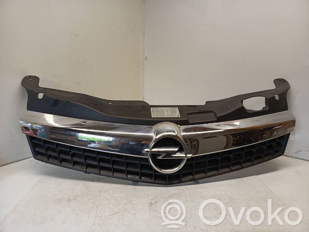 Opel Astra H Rejilla superior del radiador del parachoques delantero 