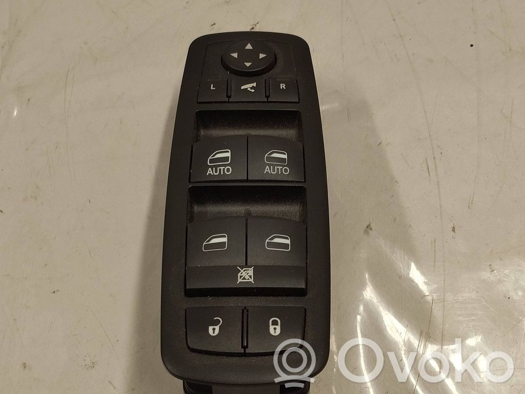 Jeep Grand Cherokee Electric window control switch 