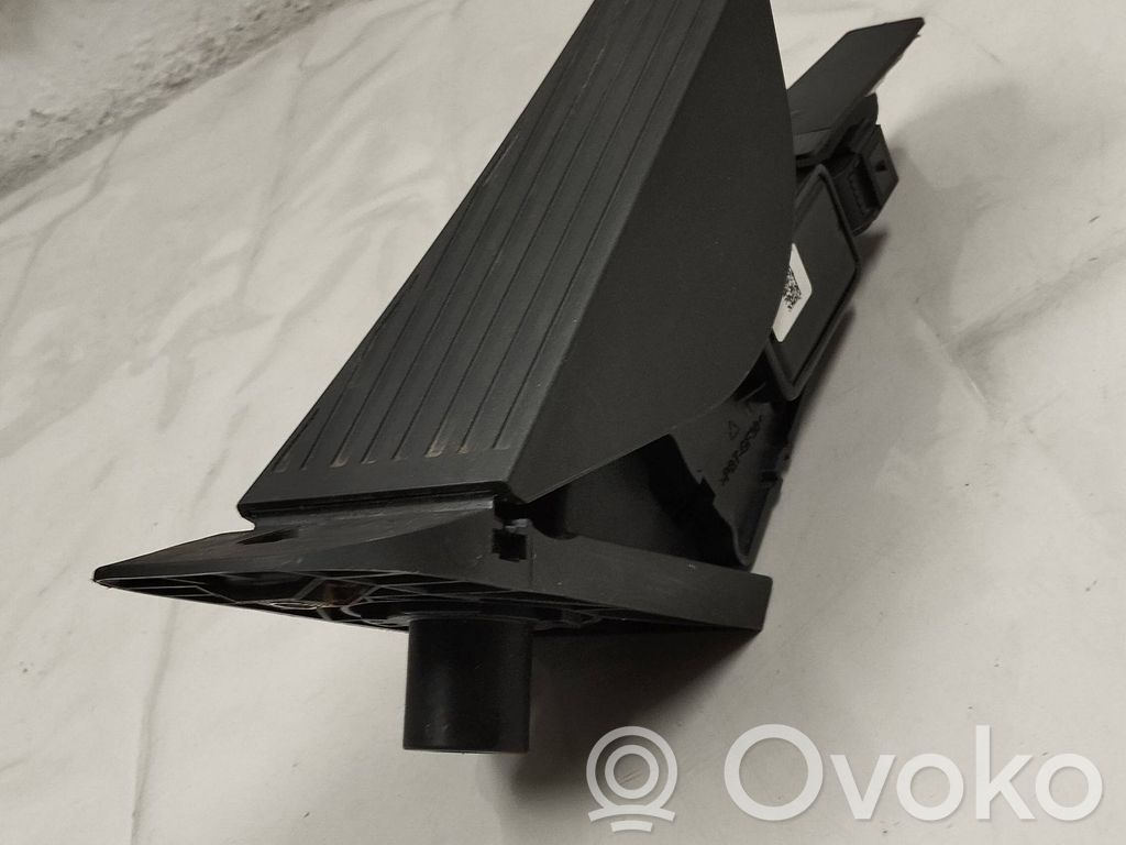 Volvo XC90 Accelerator throttle pedal 