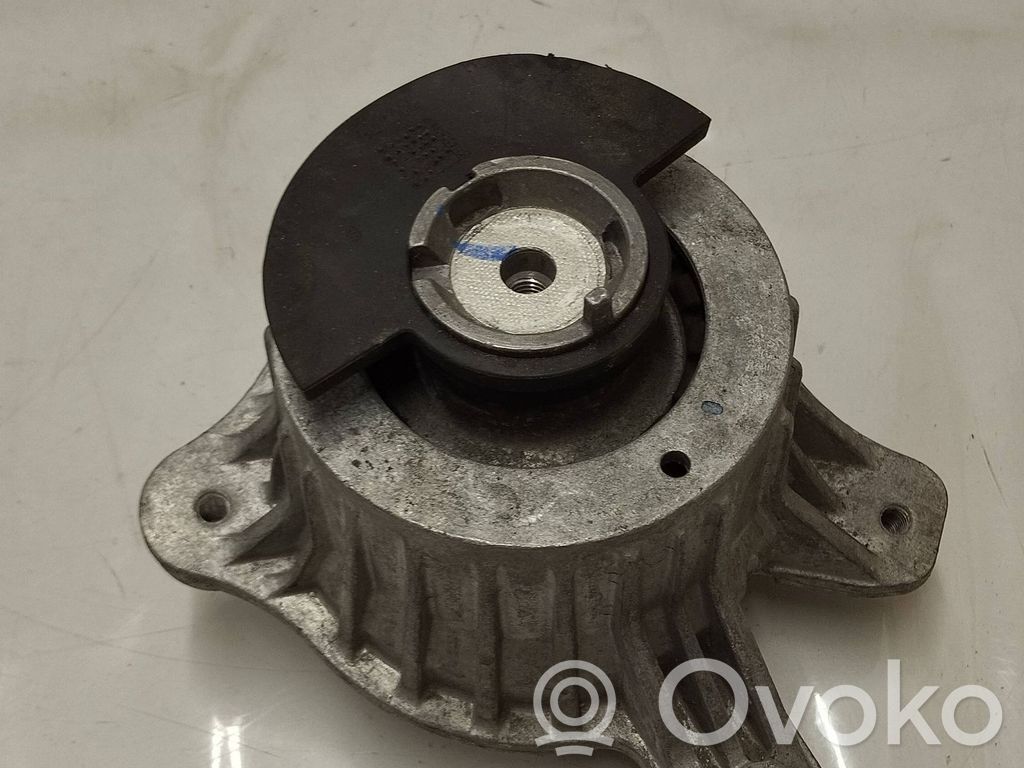 Mercedes-Benz C W205 Engine mount bracket 