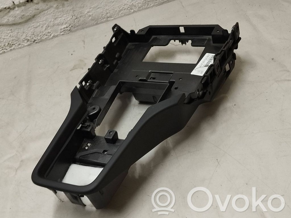 Porsche Cayenne (92A) Kita centrinė konsolės (tunelio) detalė 