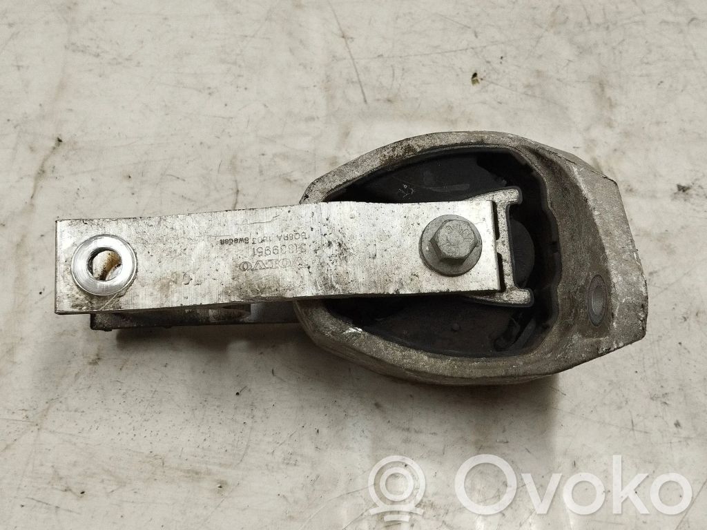 Volvo XC90 Engine mount bracket 