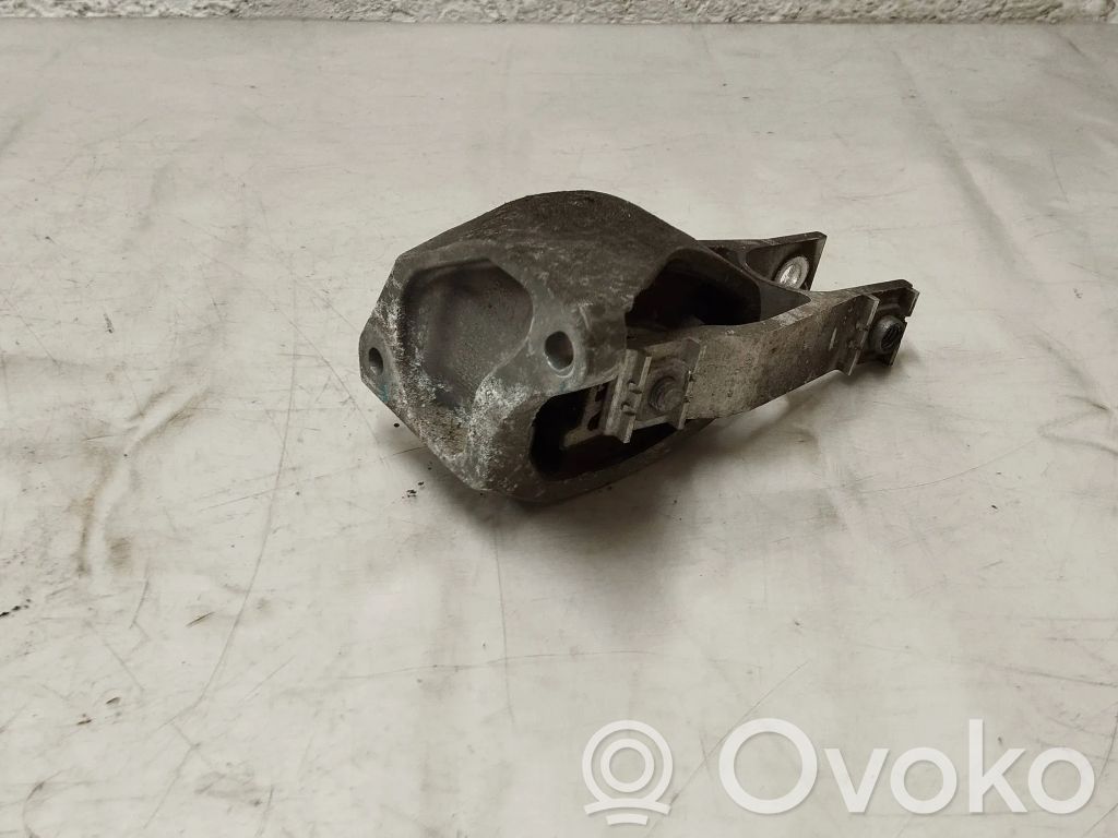 Volvo XC90 Engine mount bracket 