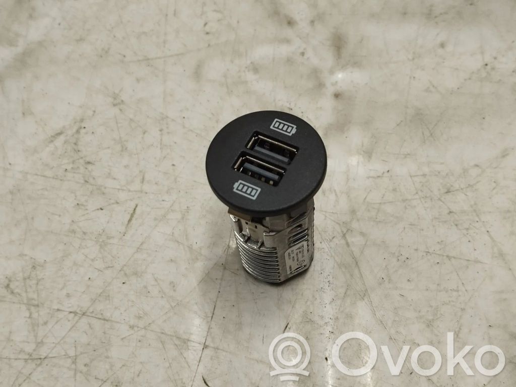 Porsche Macan (95B) Enchufe conector USB 