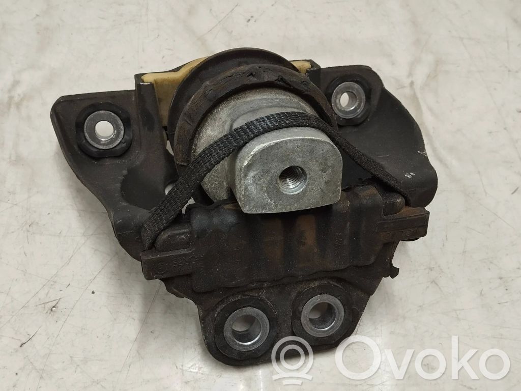 Volvo XC60 Engine mount bracket 