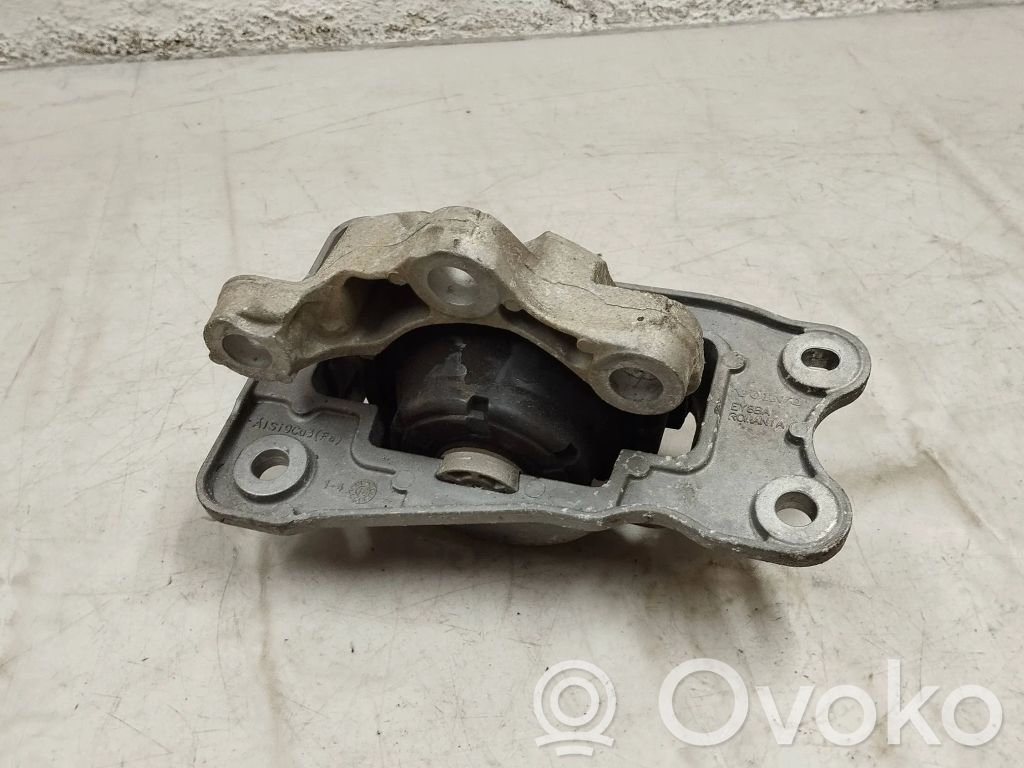 Volvo XC90 Engine mount bracket 