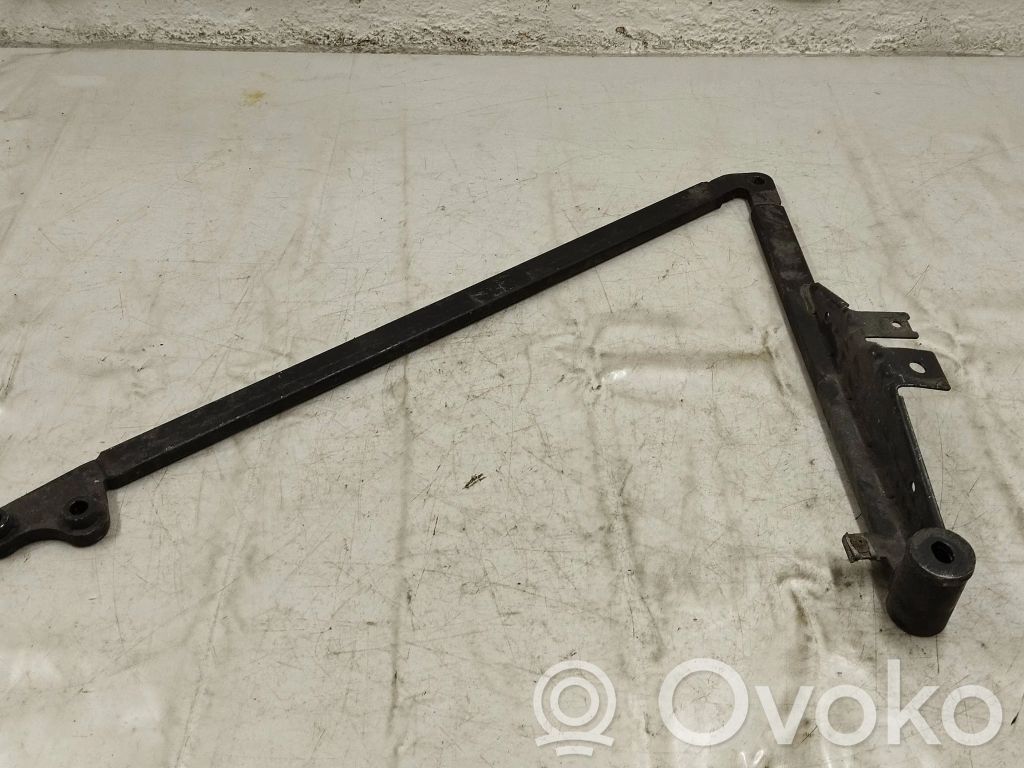 BMW M5 Cits aizmugures šasijas elements 