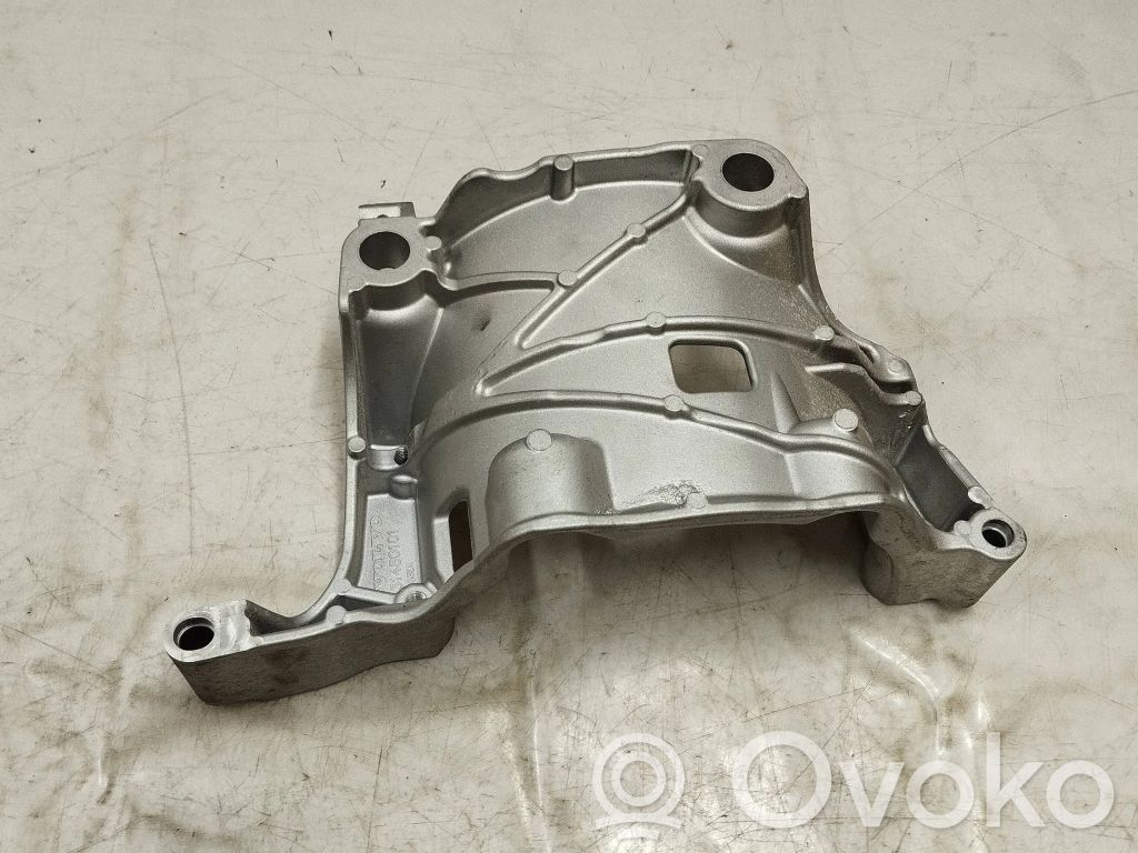 Volvo XC90 Generator/alternator bracket 