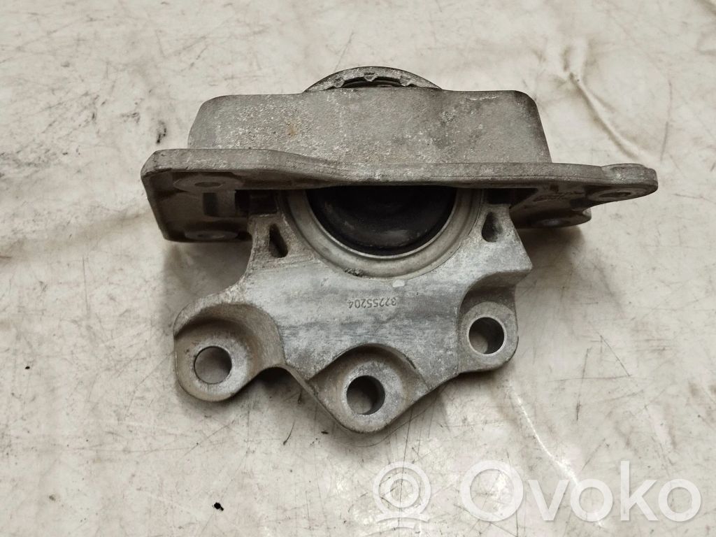 Volvo XC90 Engine mount bracket 