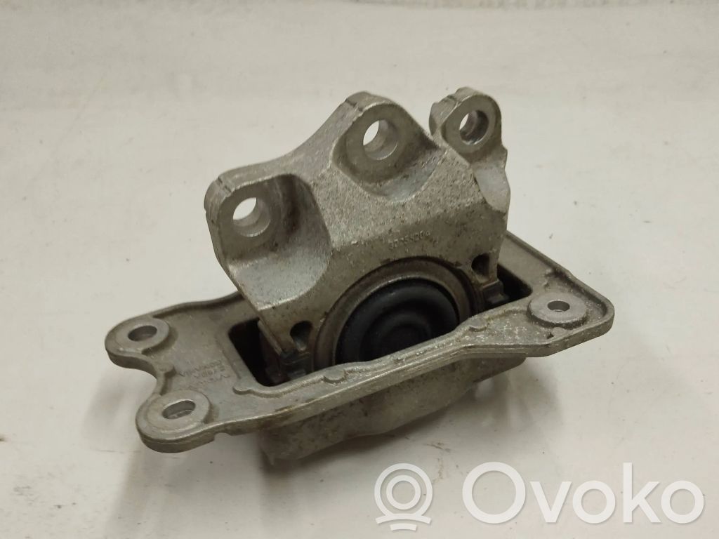 Volvo XC60 Engine mount bracket 