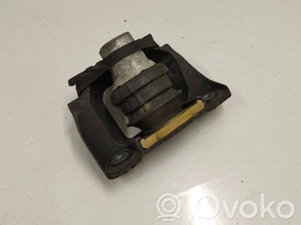 Volvo XC60 Engine mount bracket 