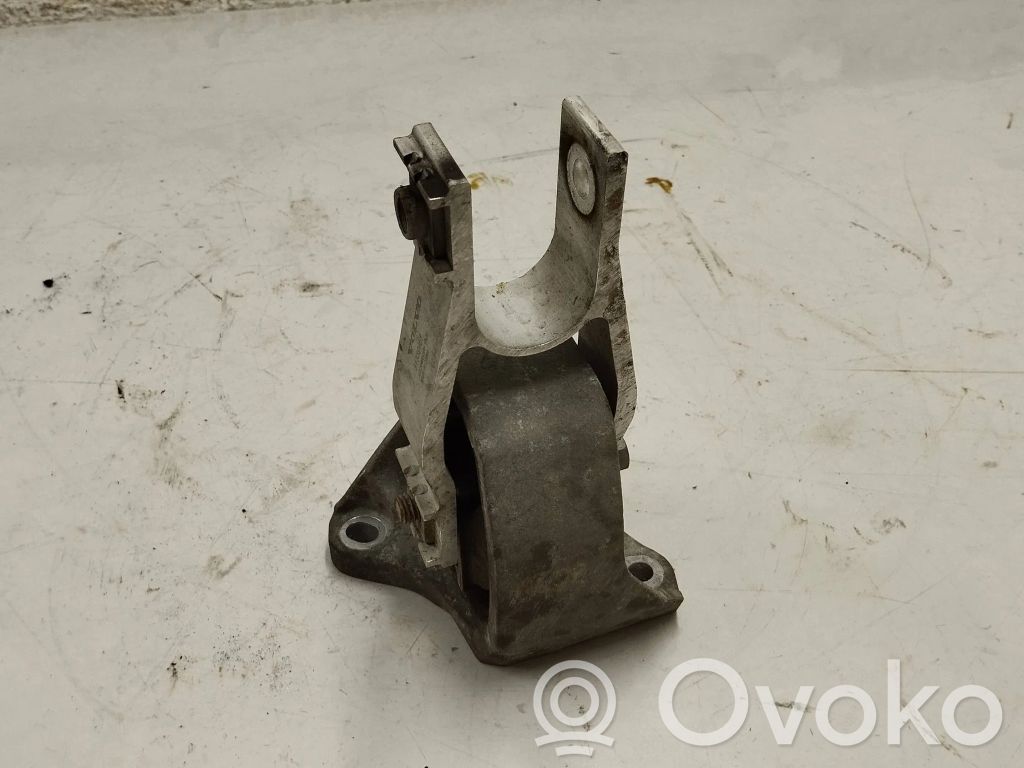 Volvo XC60 Engine mount bracket 
