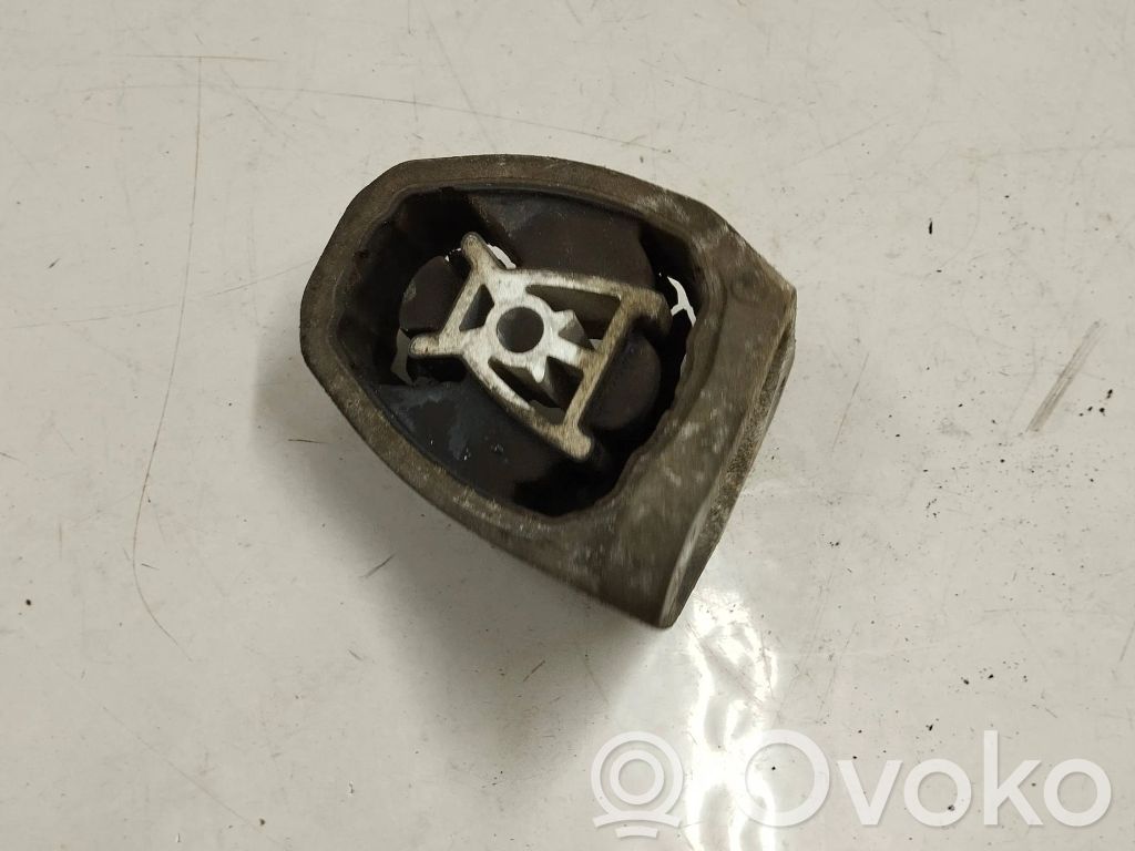 Volvo XC90 Engine mount bracket 