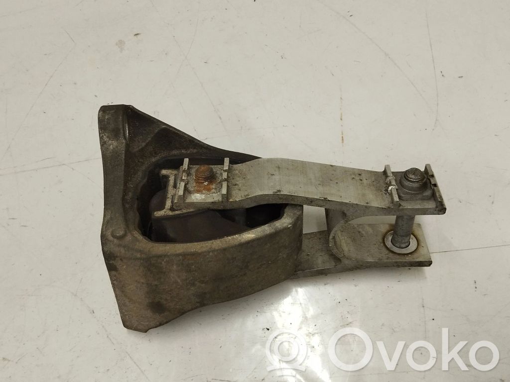 Volvo XC90 Engine mount bracket 