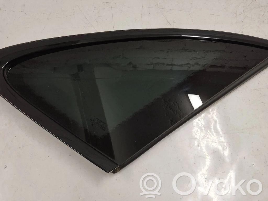 Porsche Macan (95B) Rear side window 