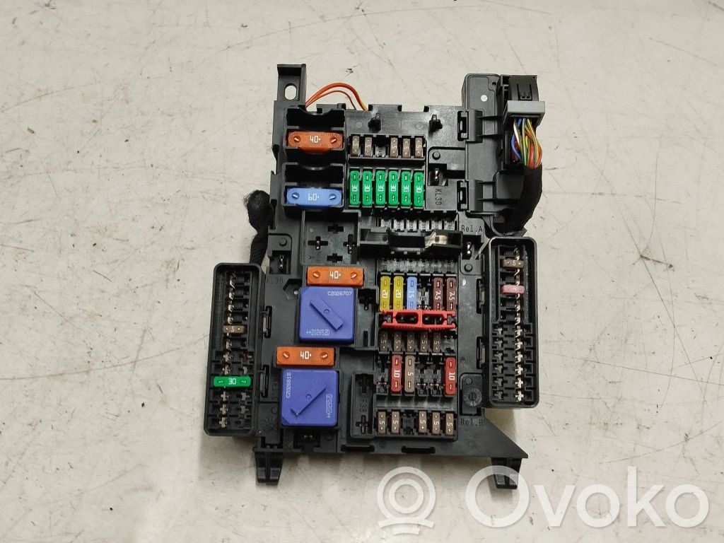 BMW 1 F40 Saugiklių blokas 