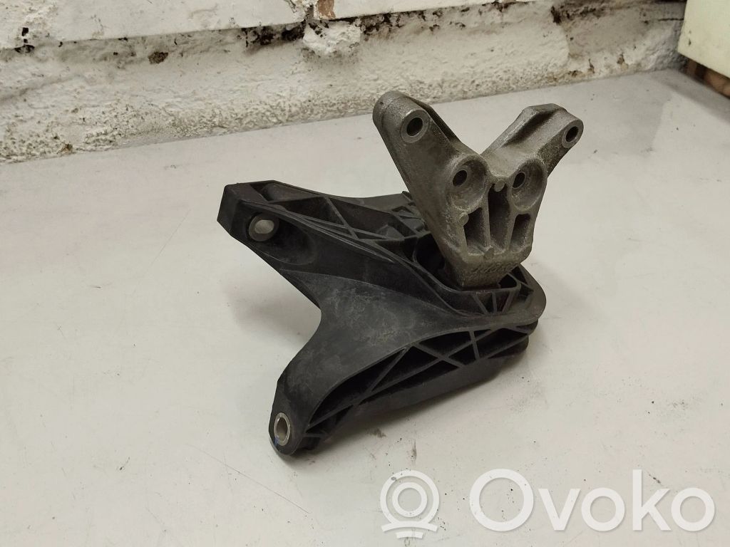 Opel Grandland X Engine mount bracket 