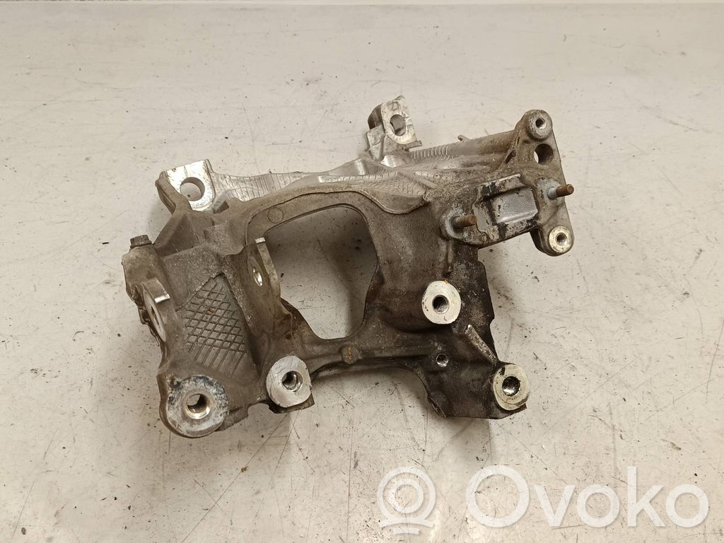 Audi A5 Engine mounting bracket 