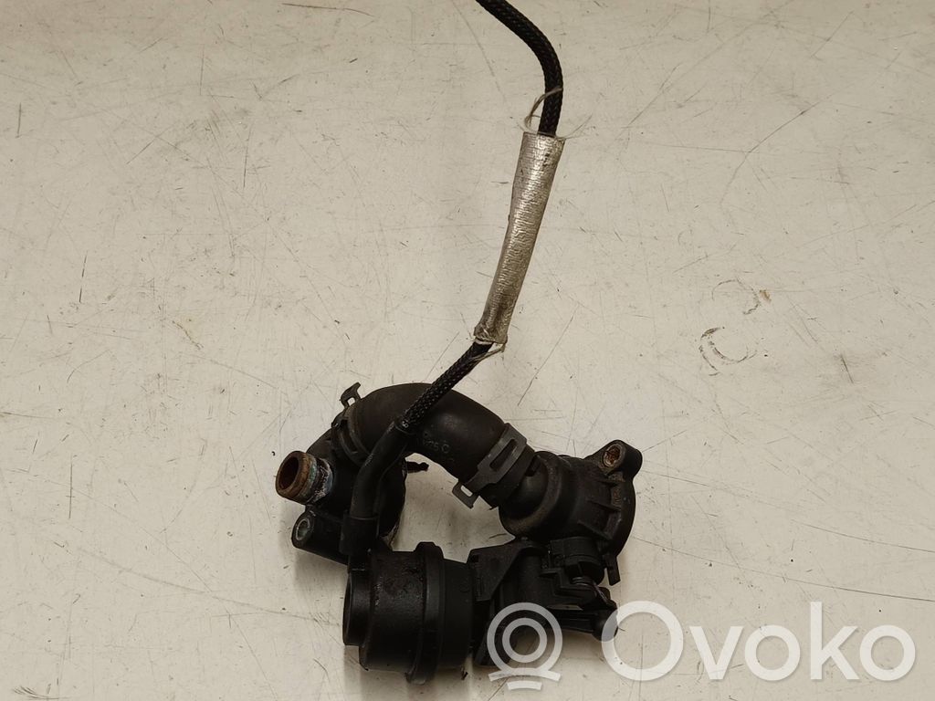 Porsche Cayenne (92A) Engine coolant pipe/hose 