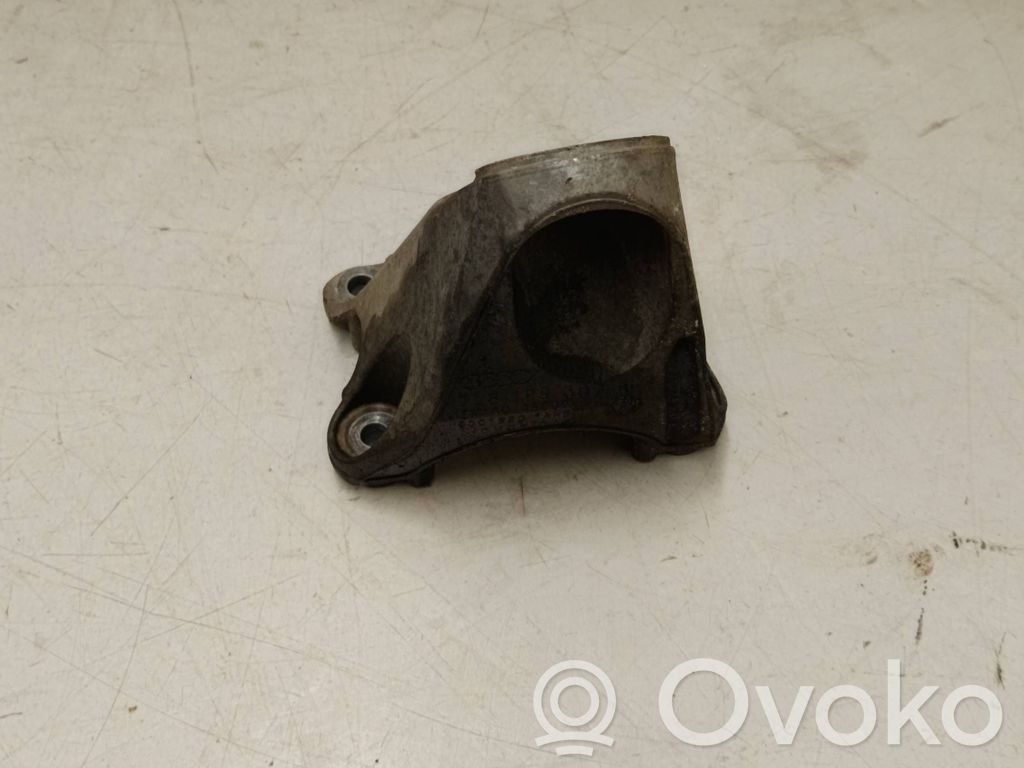 Porsche Cayenne (92A) Engine mounting bracket 