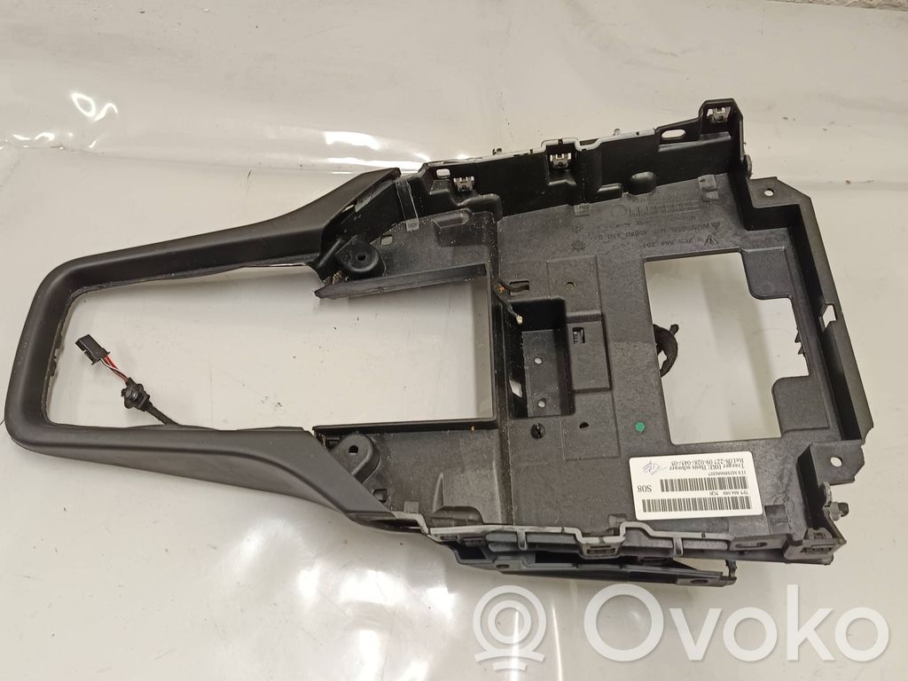 Porsche Cayenne (92A) Kita centrinė konsolės (tunelio) detalė 