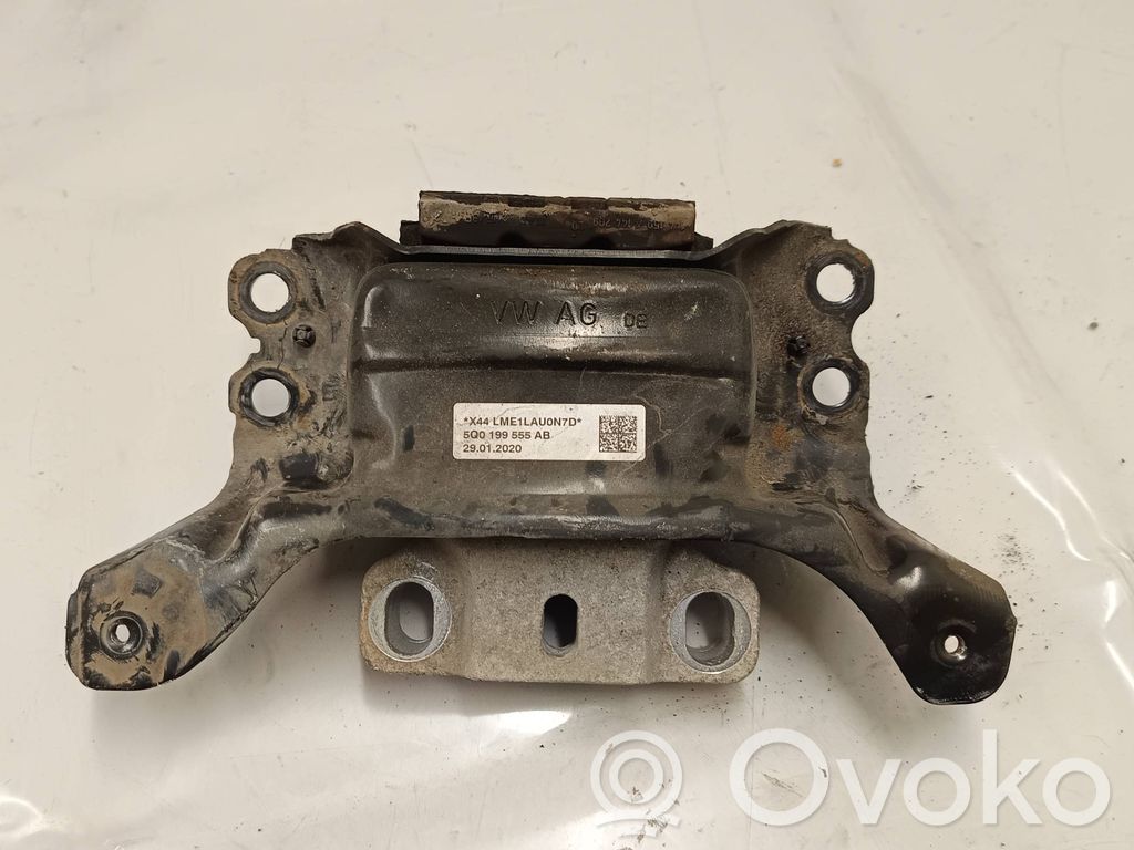Skoda Octavia Mk3 (5E) Engine mount bracket 