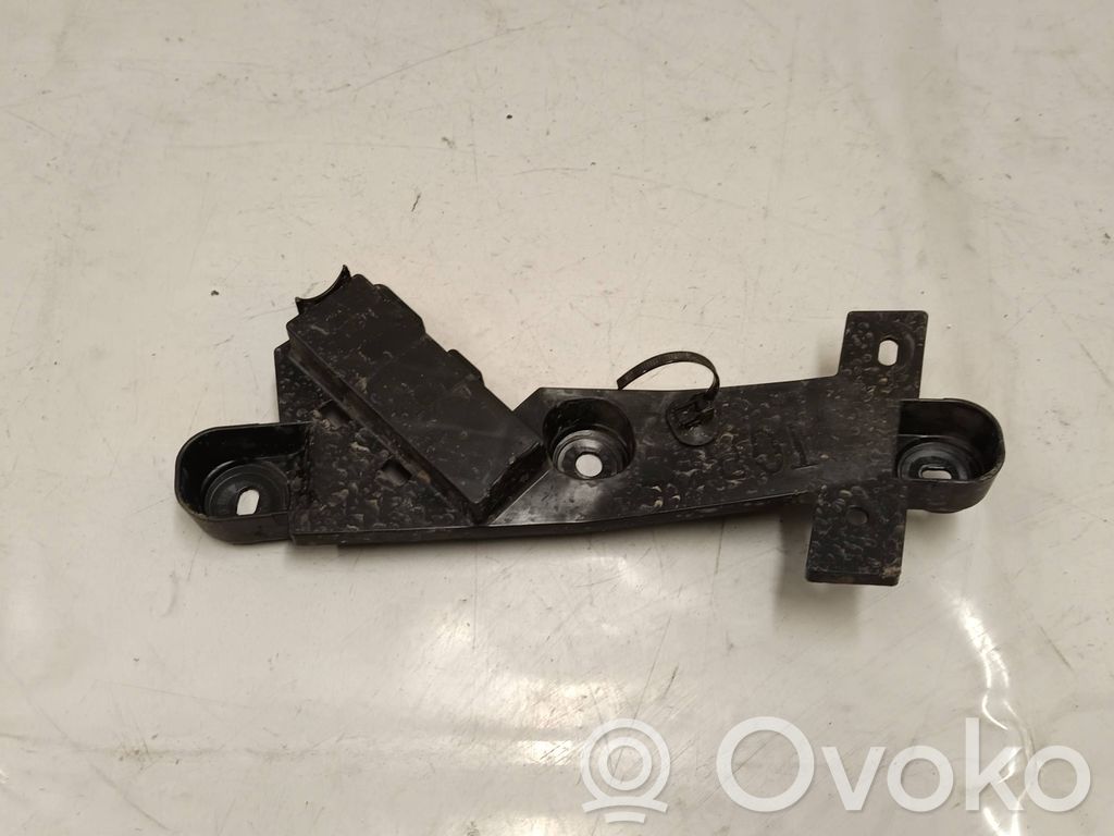 Other engine bay part   5A2D616