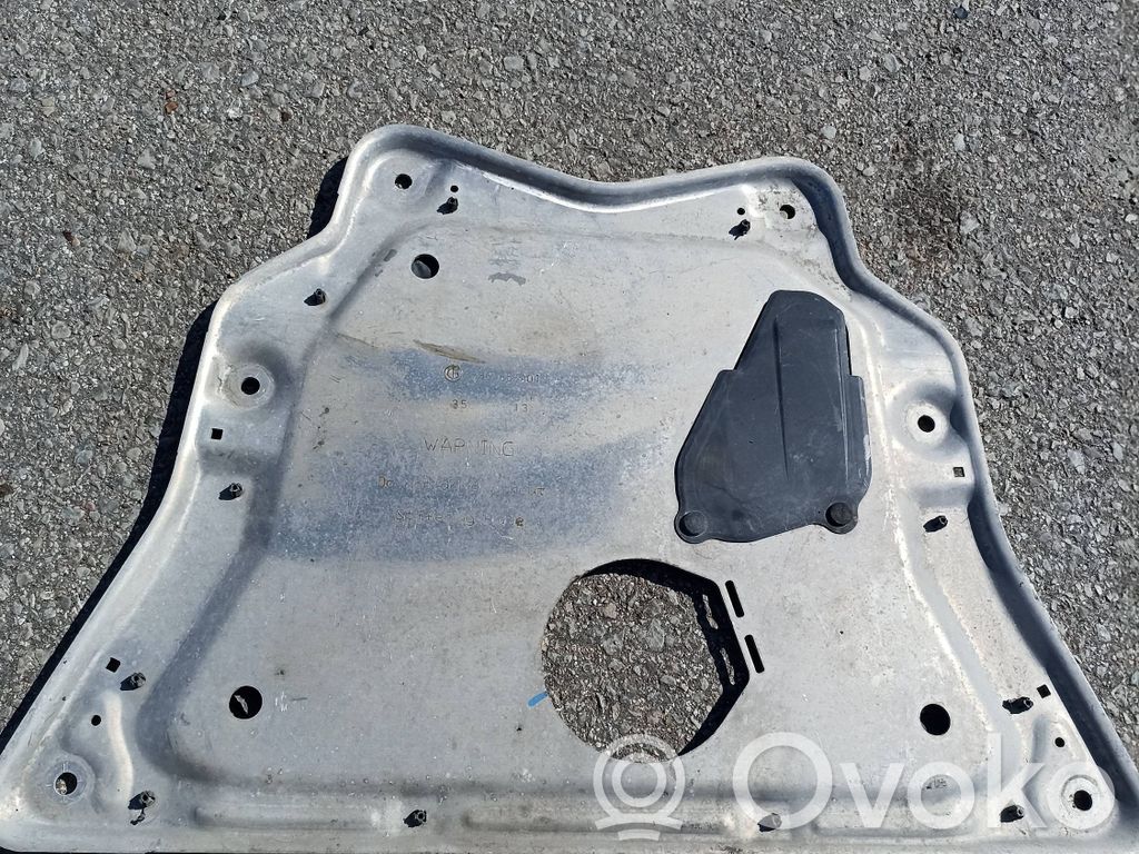 Engine splash shield/under tray   6786568